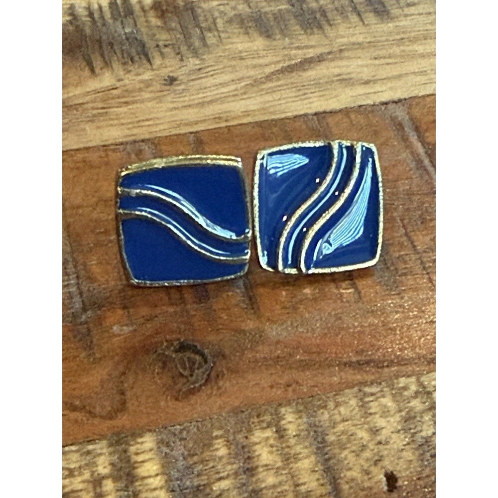 Vintage 1980’s Gold Tone Metal Square Stud Earrings BLUE ENIMAL